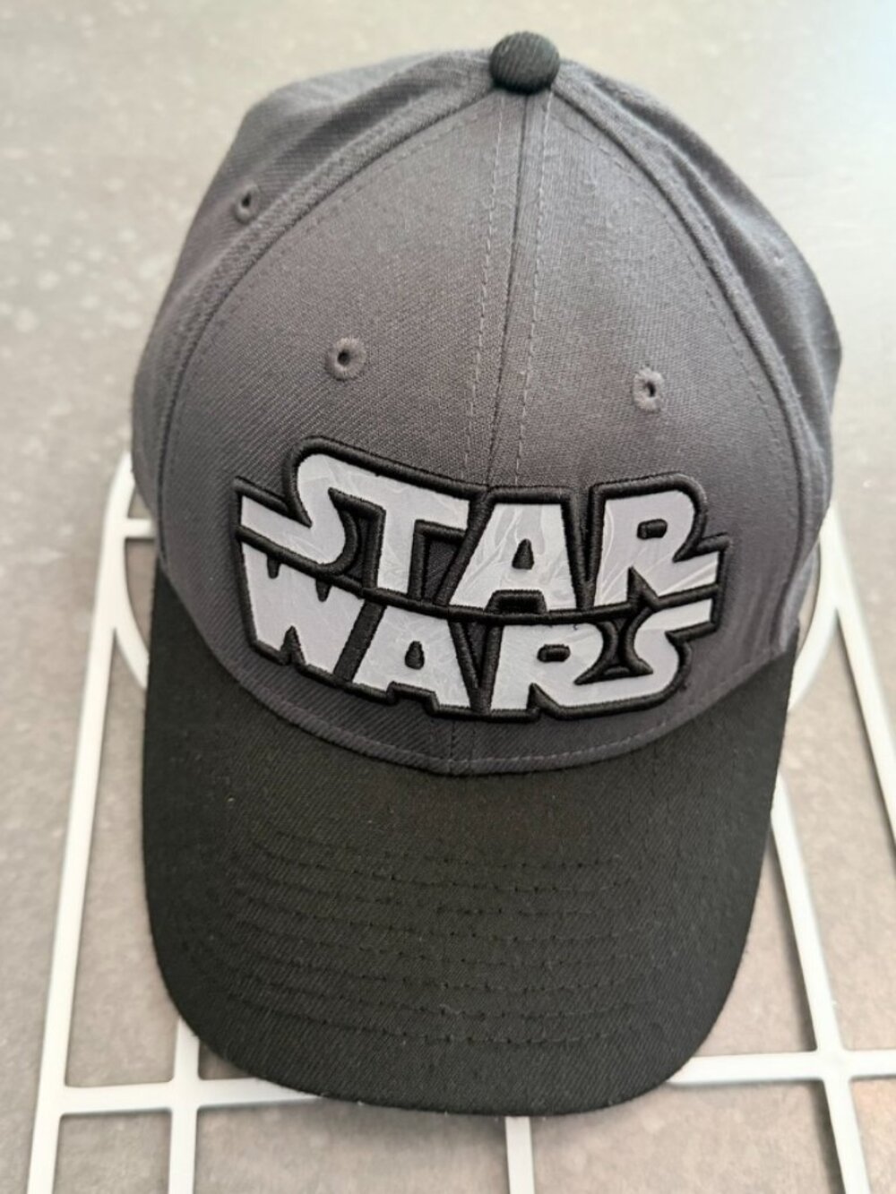 Star Wars Gray & Black Snapback Cap – One Size - Picture 3 of 8